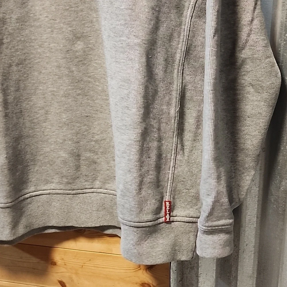 Tommy Bahama Pull Over Sweatshirt  size Medium nwot